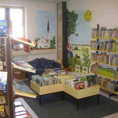 Bücherei Mamming Büchereiraum